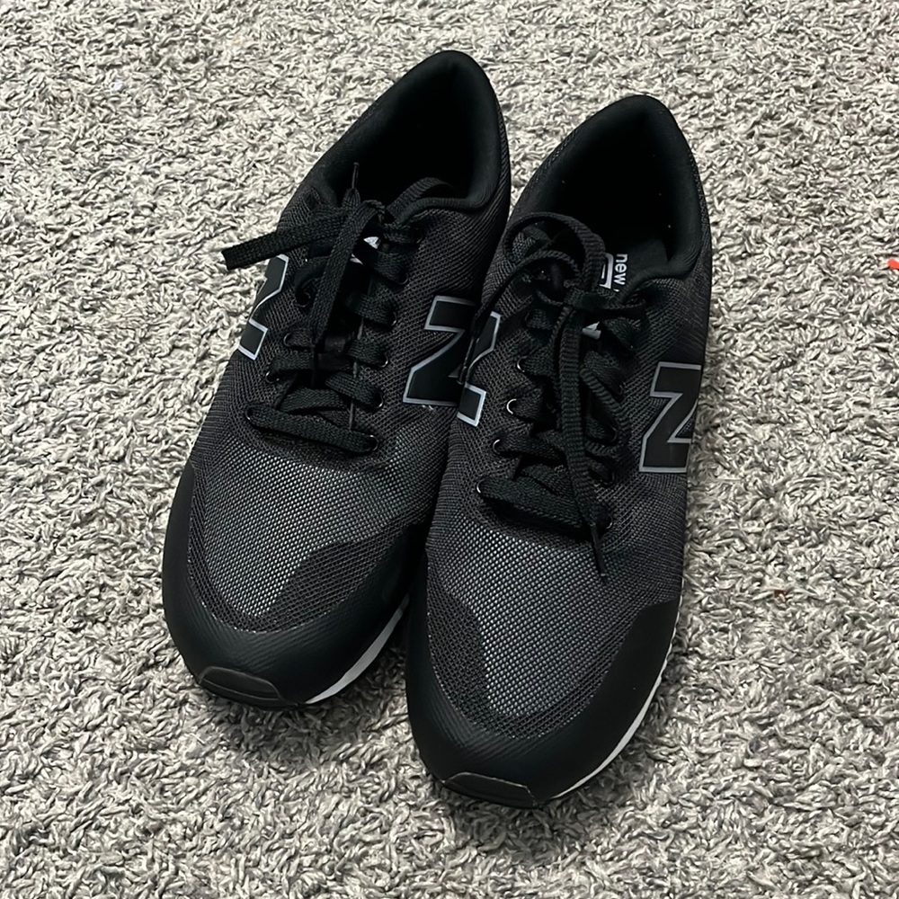 New balance revlite Xar 1000 black. Size 11.5 men’s. Like new condition.